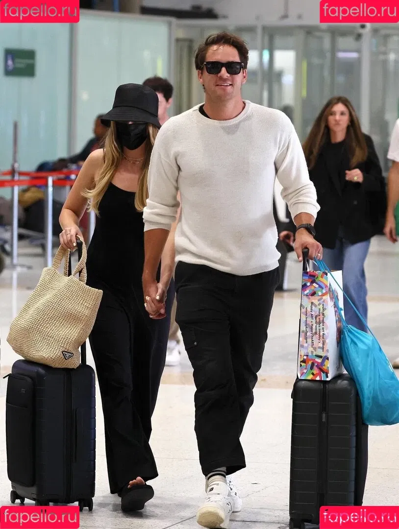 Margot Robbie / margotrobbieofficial Onlyfans Photo Gallery 