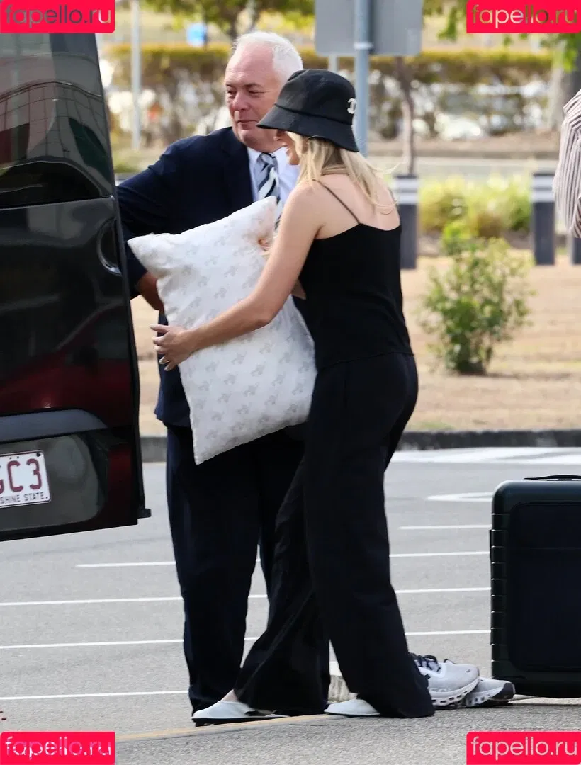 Margot Robbie / margotrobbieofficial Onlyfans Photo Gallery 