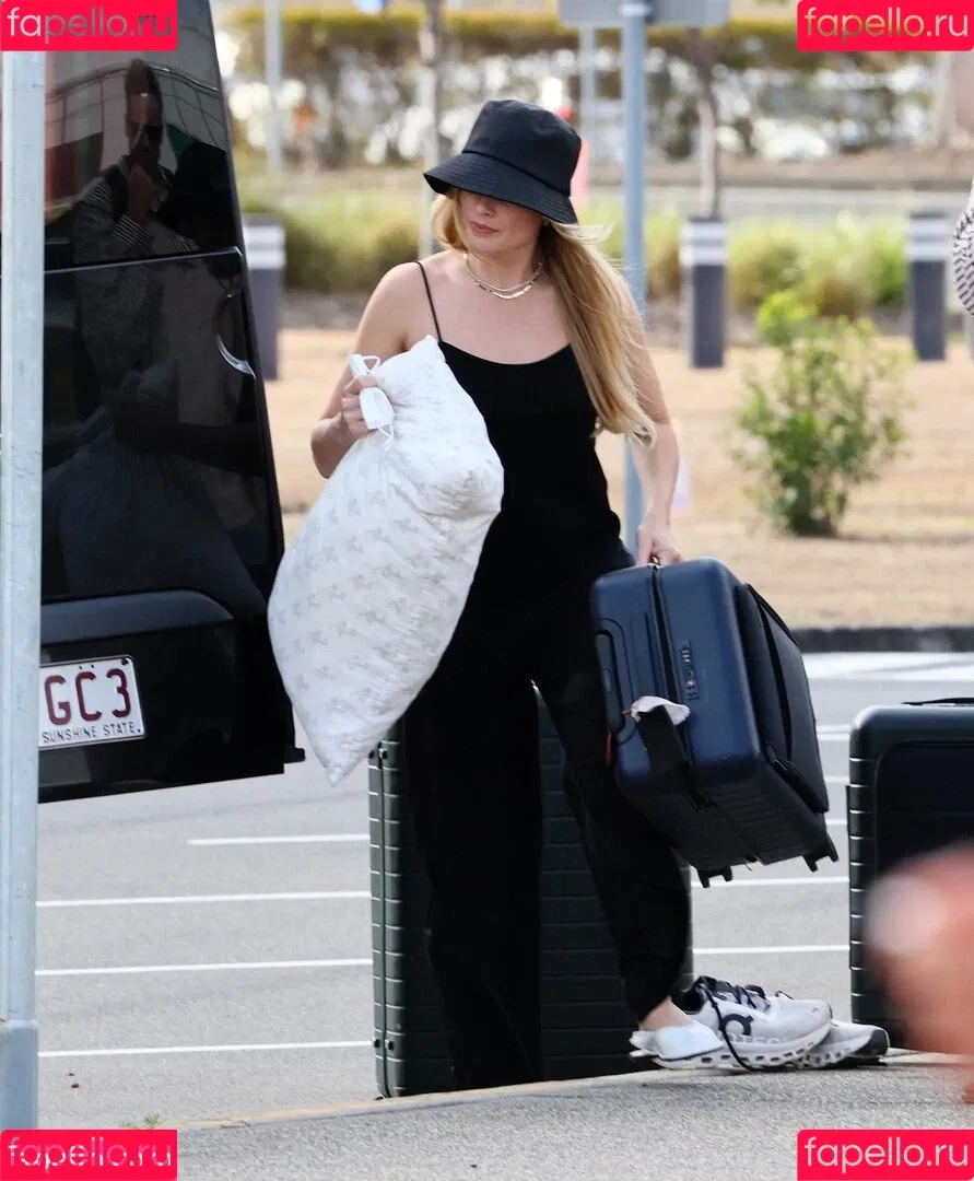 Margot Robbie / margotrobbieofficial Onlyfans Photo Gallery 