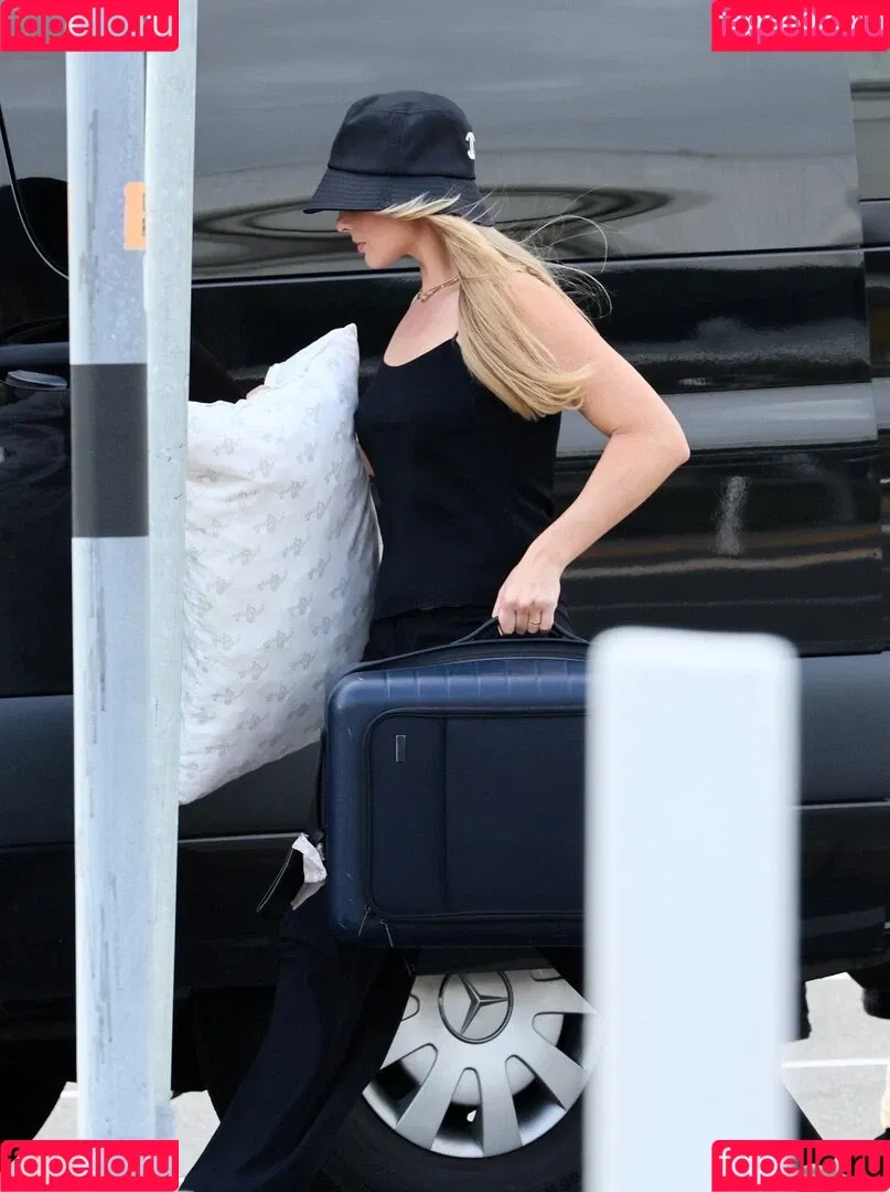 Margot Robbie / margotrobbieofficial Onlyfans Photo Gallery 