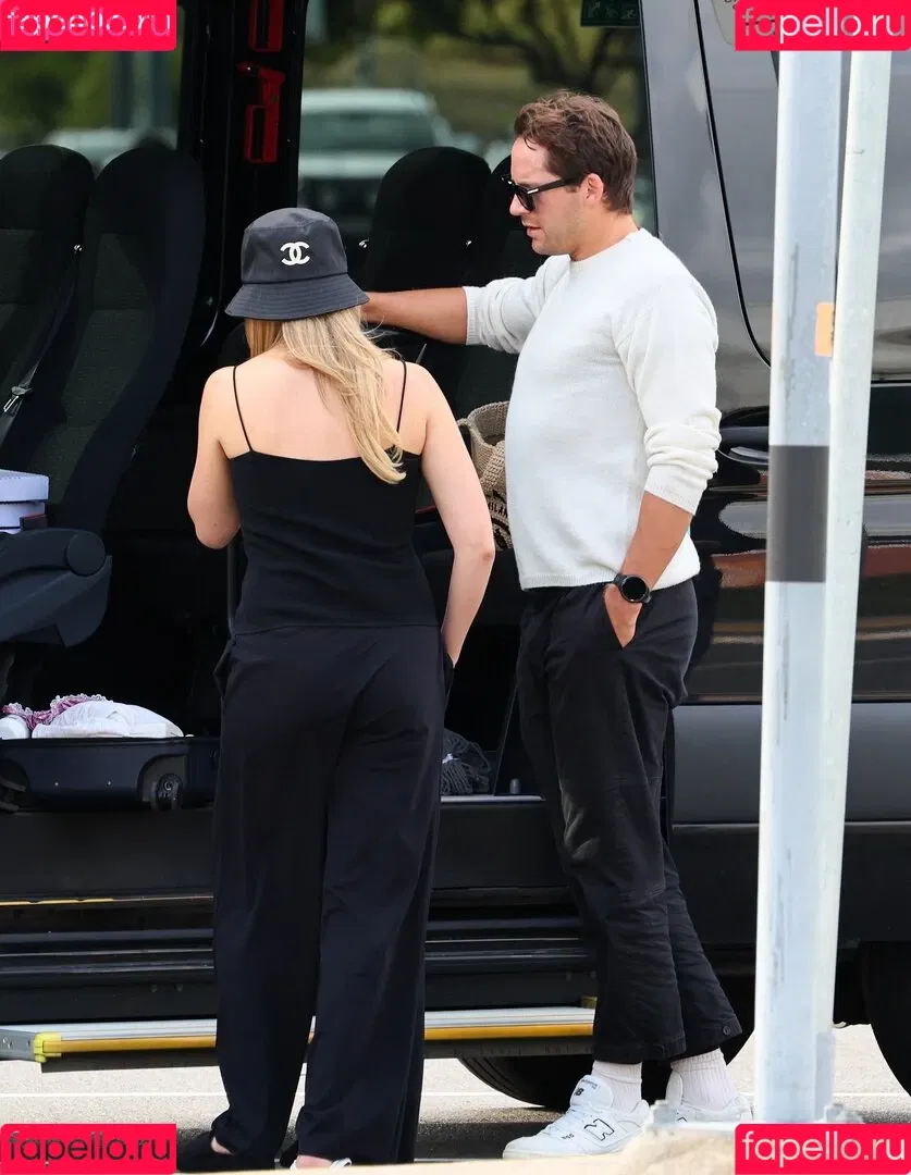 Margot Robbie / margotrobbieofficial Onlyfans Photo Gallery 