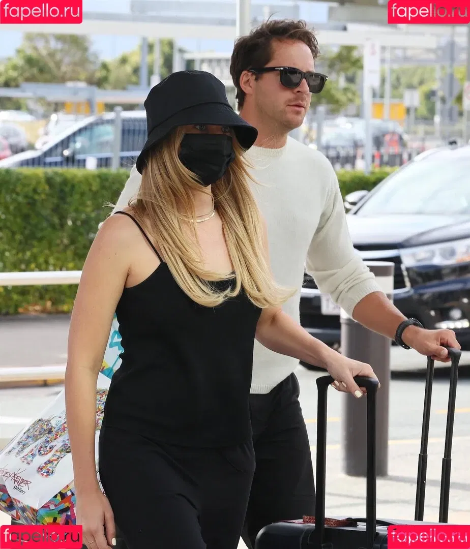 Margot Robbie / margotrobbieofficial Onlyfans Photo Gallery 