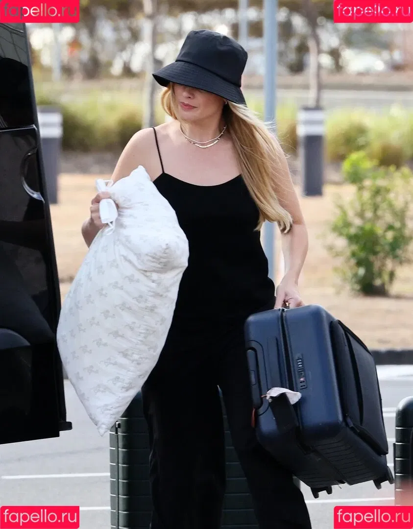 Margot Robbie / margotrobbieofficial Onlyfans Photo Gallery 