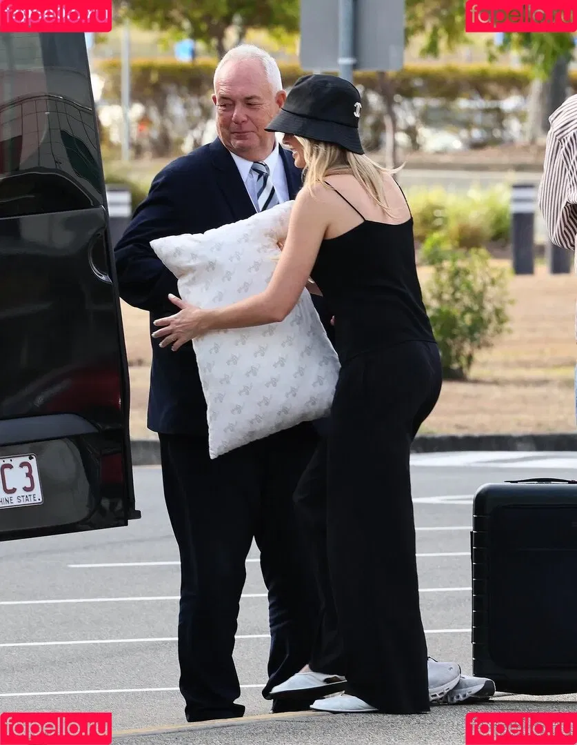 Margot Robbie / margotrobbieofficial Onlyfans Photo Gallery 