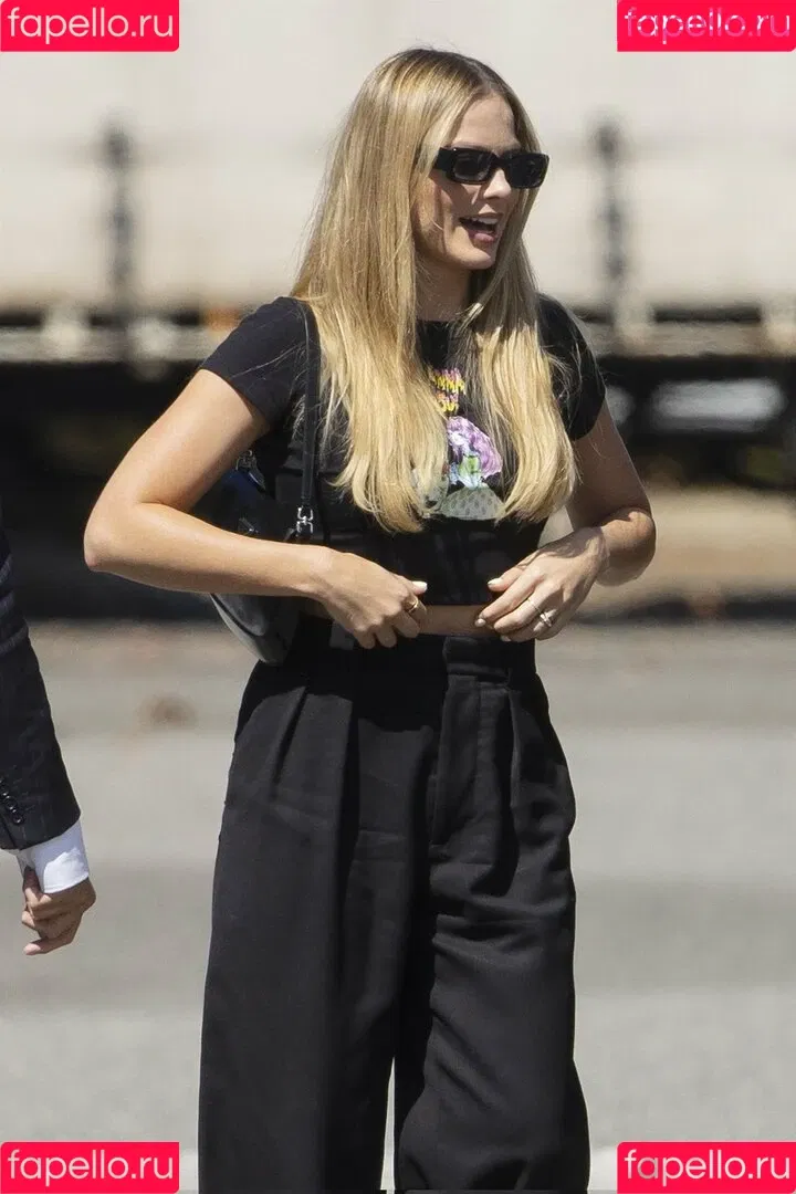 Margot Robbie / margotrobbieofficial Onlyfans Photo Gallery 