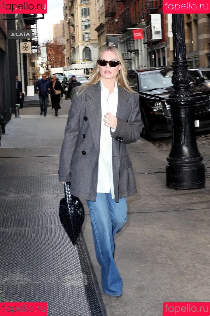 Margot Robbie / margotrobbieofficial Onlyfans Photo Gallery 