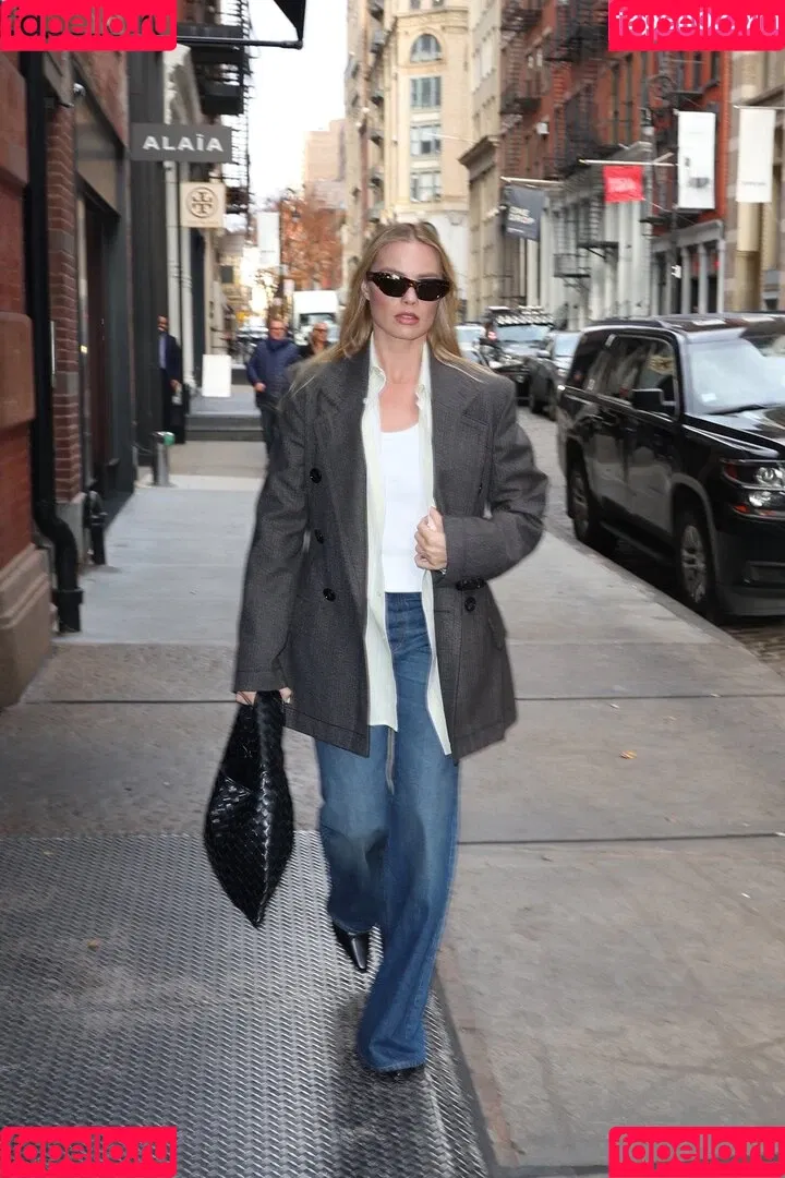 Margot Robbie / margotrobbieofficial Onlyfans Photo Gallery 