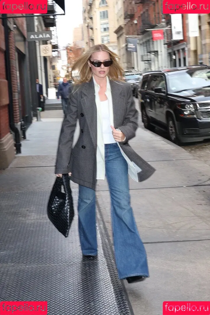 Margot Robbie / margotrobbieofficial Onlyfans Photo Gallery 