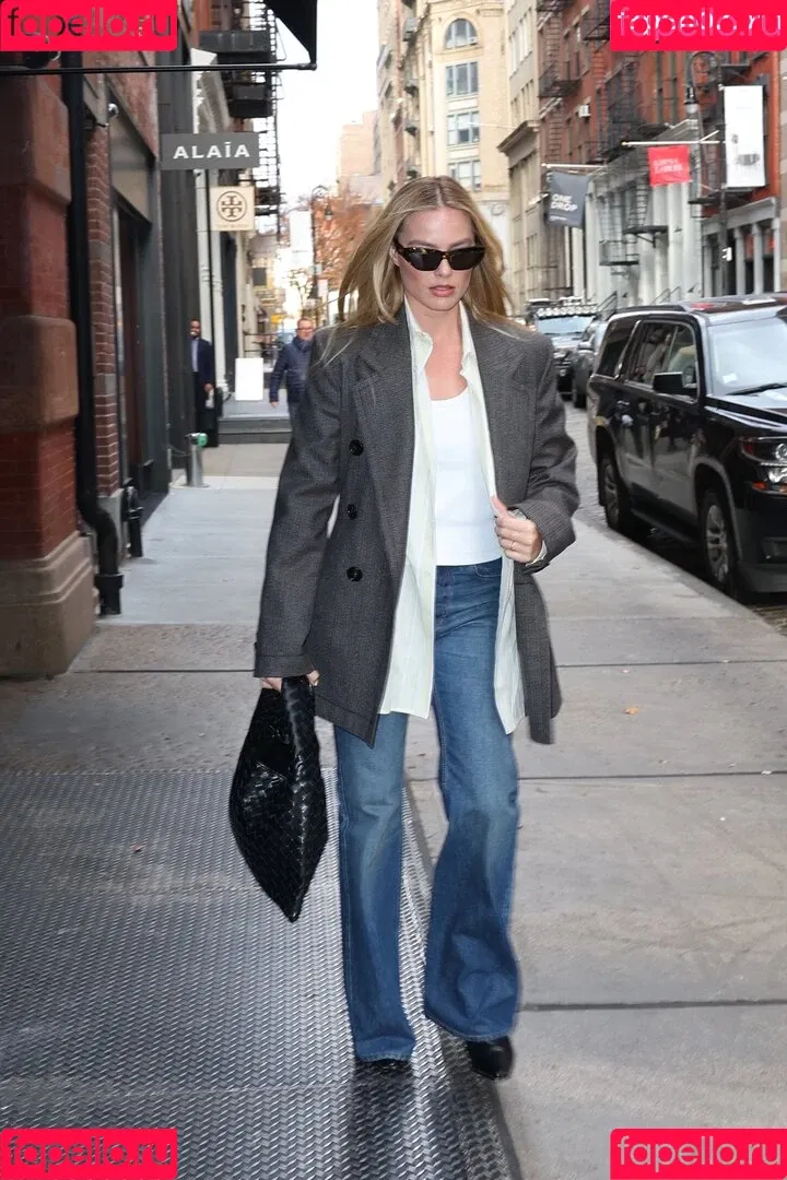 Margot Robbie / margotrobbieofficial Onlyfans Photo Gallery 