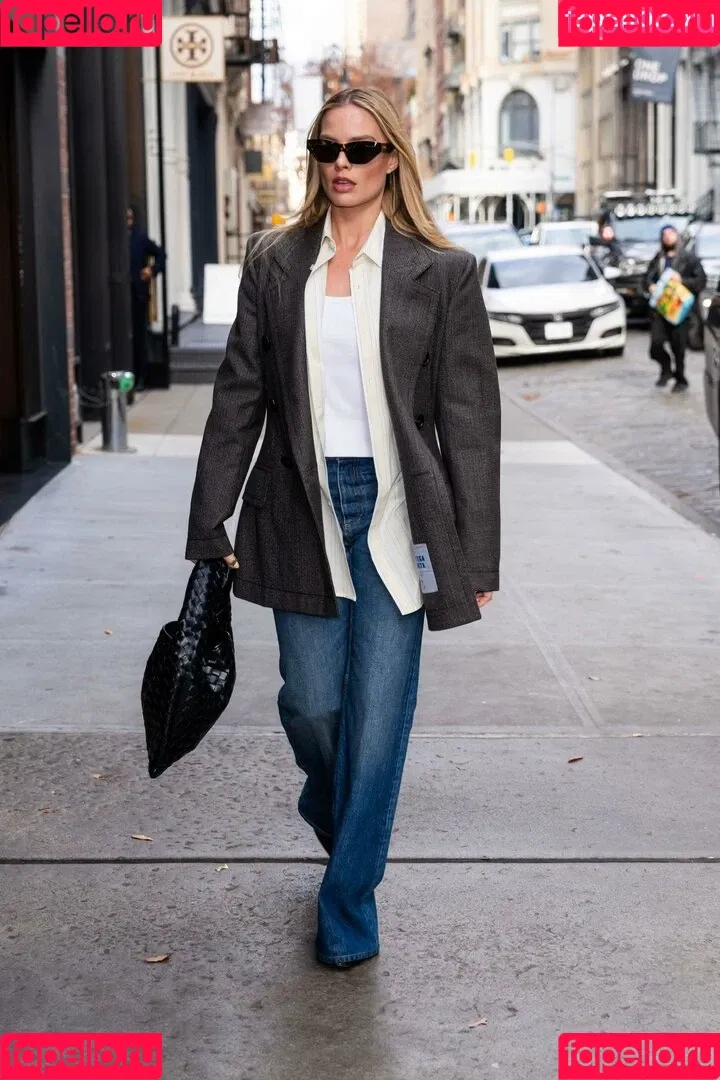 Margot Robbie / margotrobbieofficial Onlyfans Photo Gallery 