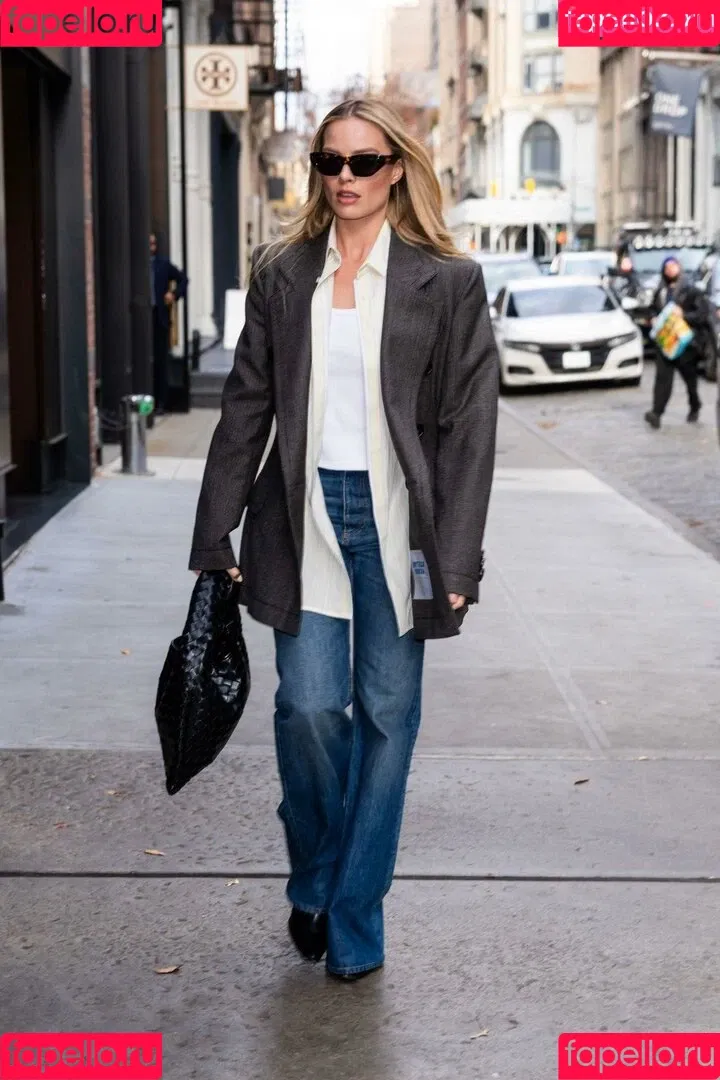 Margot Robbie / margotrobbieofficial Onlyfans Photo Gallery 