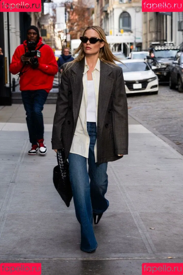 Margot Robbie / margotrobbieofficial Onlyfans Photo Gallery 