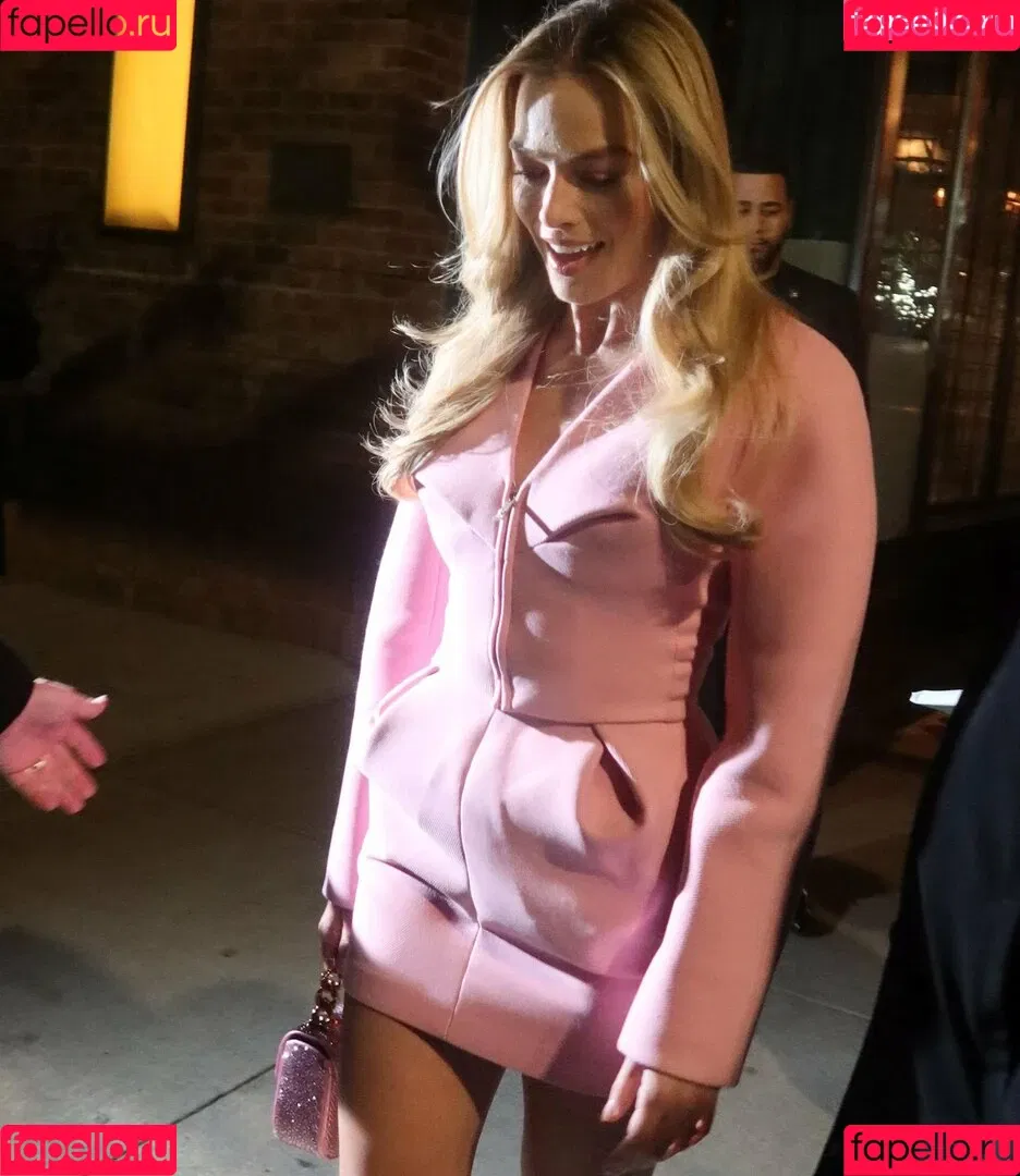 Margot Robbie / margotrobbieofficial Onlyfans Photo Gallery 