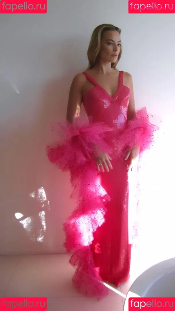 Margot Robbie / margotrobbieofficial Onlyfans Photo Gallery 