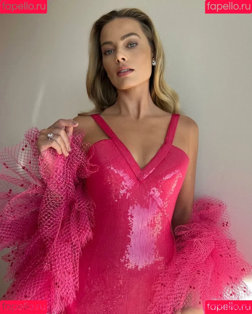 Margot Robbie / margotrobbieofficial Onlyfans Photo Gallery 