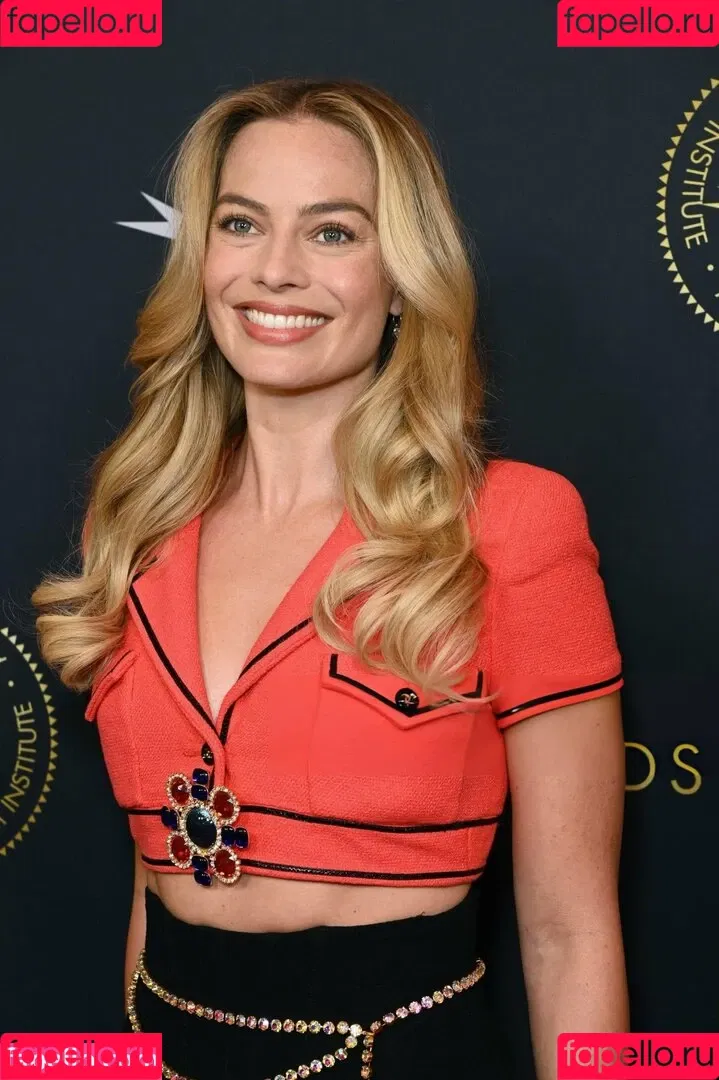 Margot Robbie / margotrobbieofficial Onlyfans Photo Gallery 