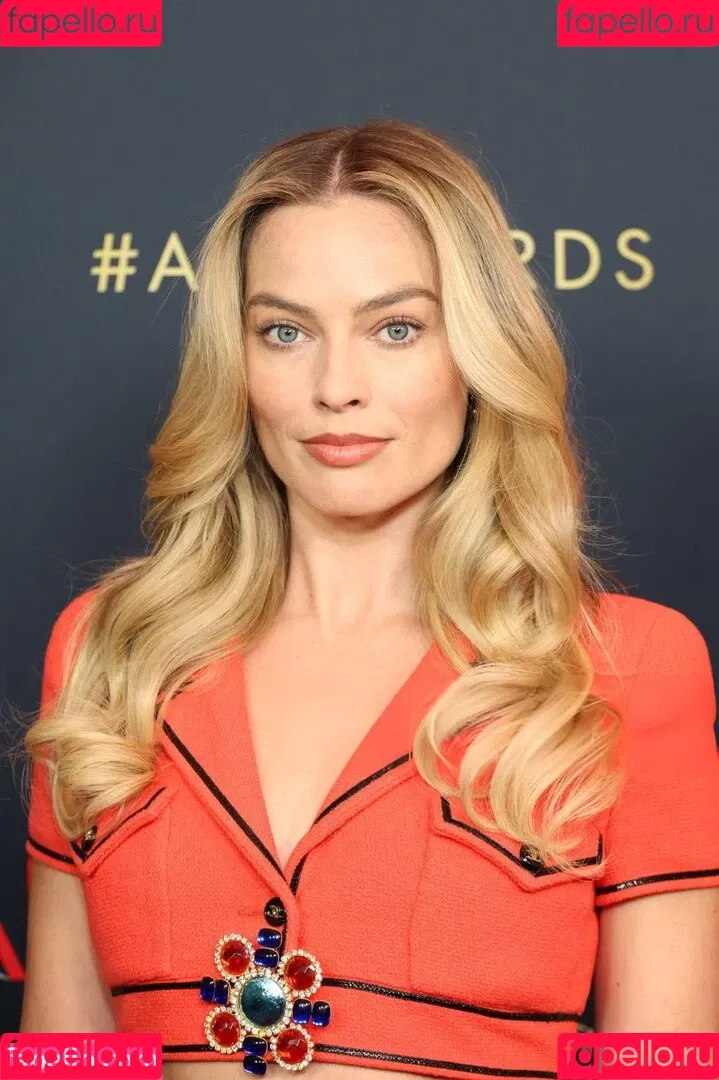 Margot Robbie / margotrobbieofficial Onlyfans Photo Gallery 
