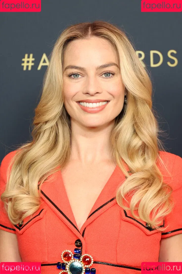Margot Robbie / margotrobbieofficial Onlyfans Photo Gallery 