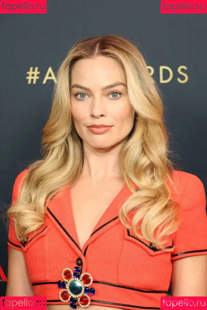 Margot Robbie / margotrobbieofficial Onlyfans Photo Gallery 