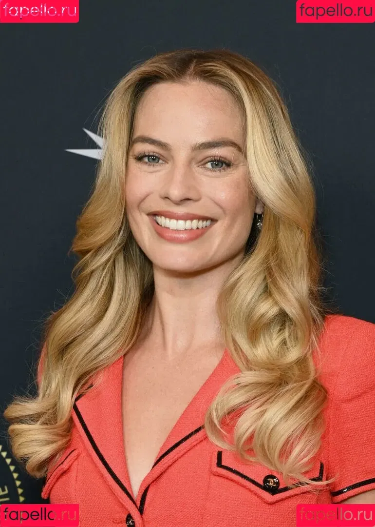 Margot Robbie / margotrobbieofficial Onlyfans Photo Gallery 