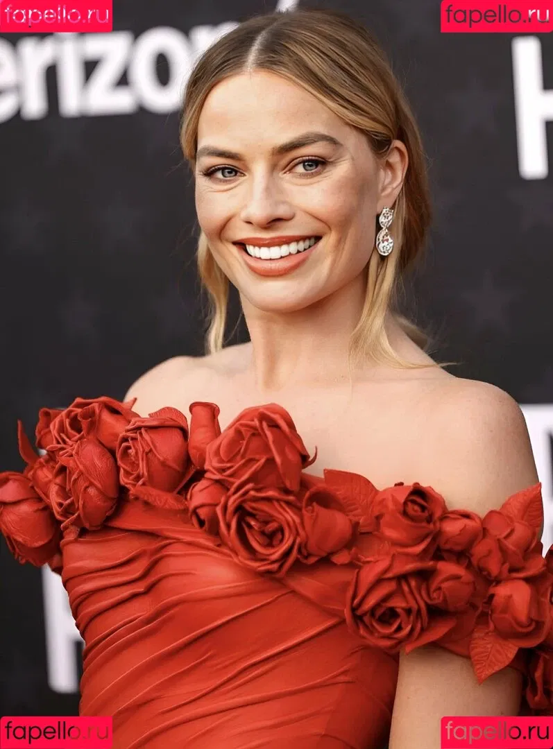 Margot Robbie / margotrobbieofficial Onlyfans Photo Gallery 