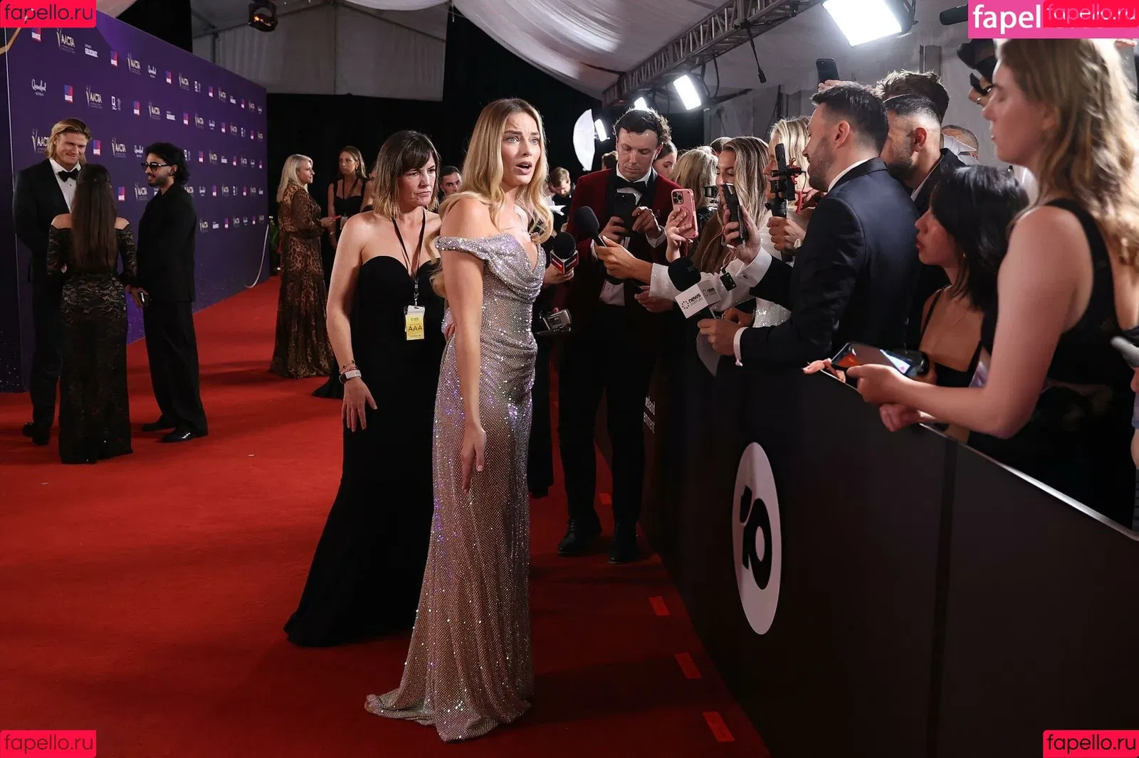 Margot Robbie / margotrobbieofficial Onlyfans Photo Gallery 