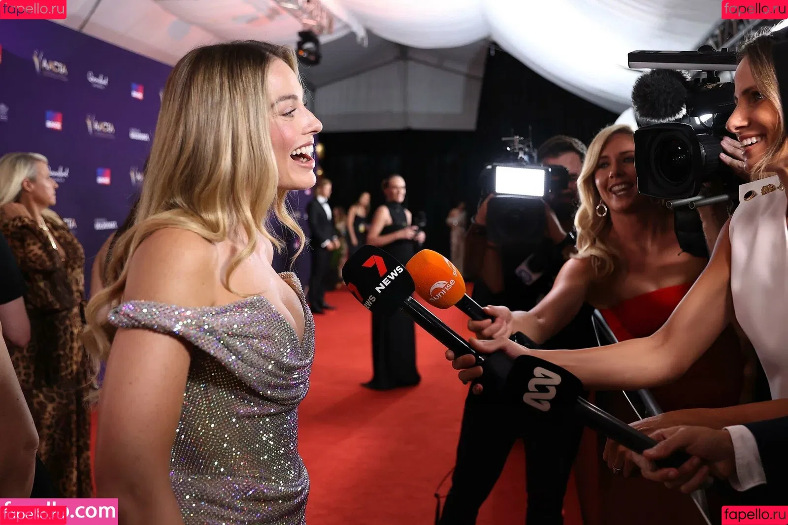 Margot Robbie / margotrobbieofficial Onlyfans Photo Gallery 