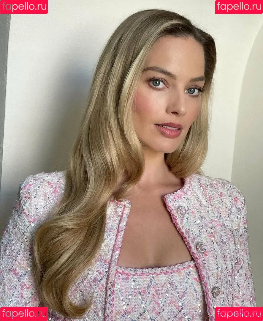 Margot Robbie / margotrobbieofficial Onlyfans Photo Gallery 