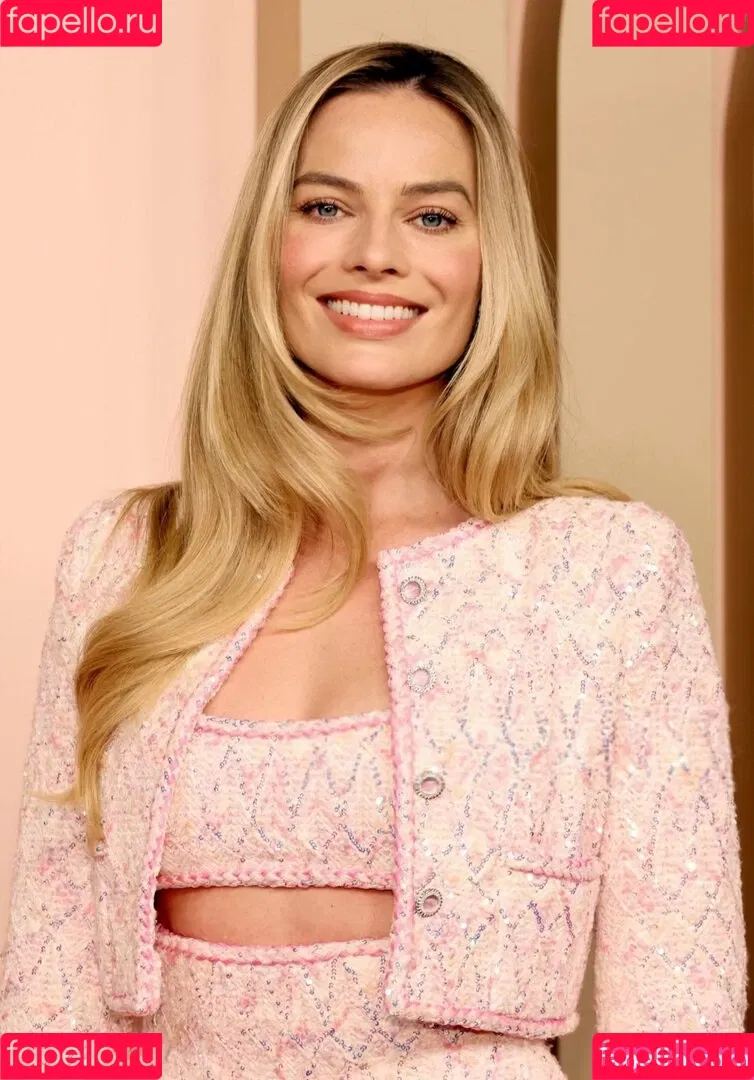 Margot Robbie / margotrobbieofficial Onlyfans Photo Gallery 
