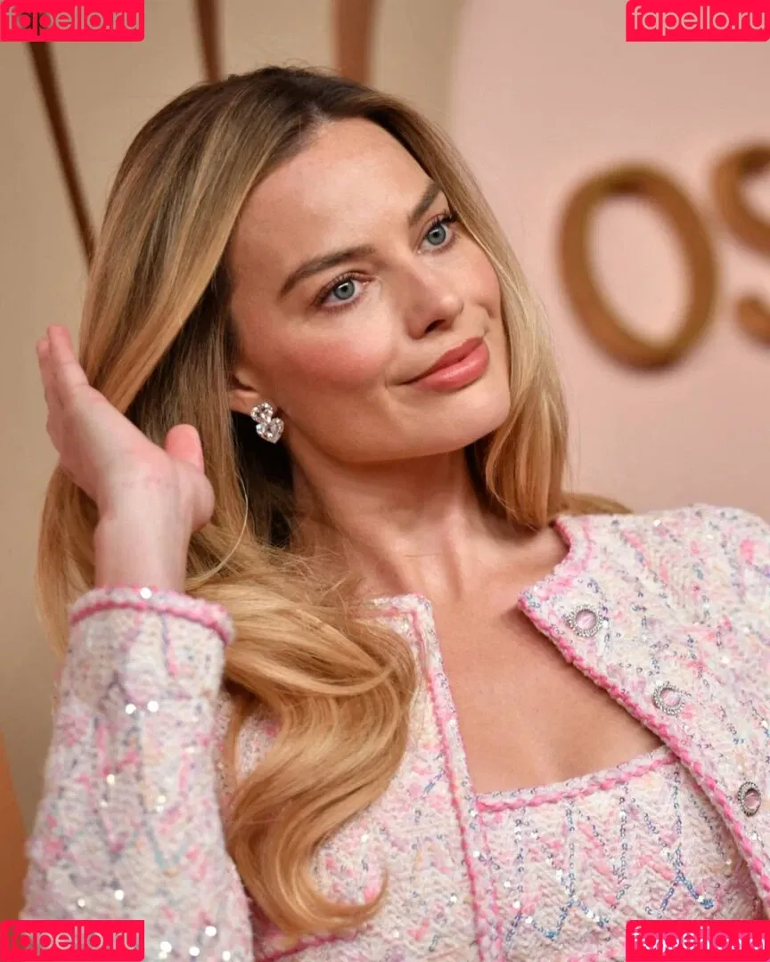 Margot Robbie / margotrobbieofficial Onlyfans Photo Gallery 