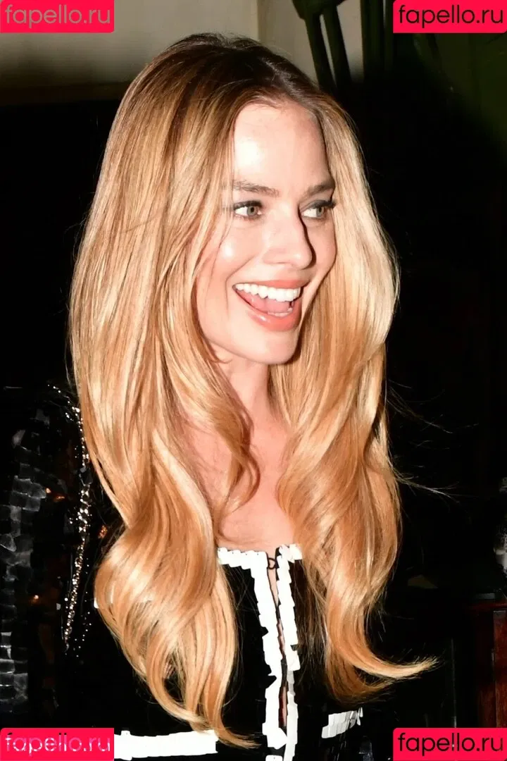 Margot Robbie / margotrobbieofficial Onlyfans Photo Gallery 