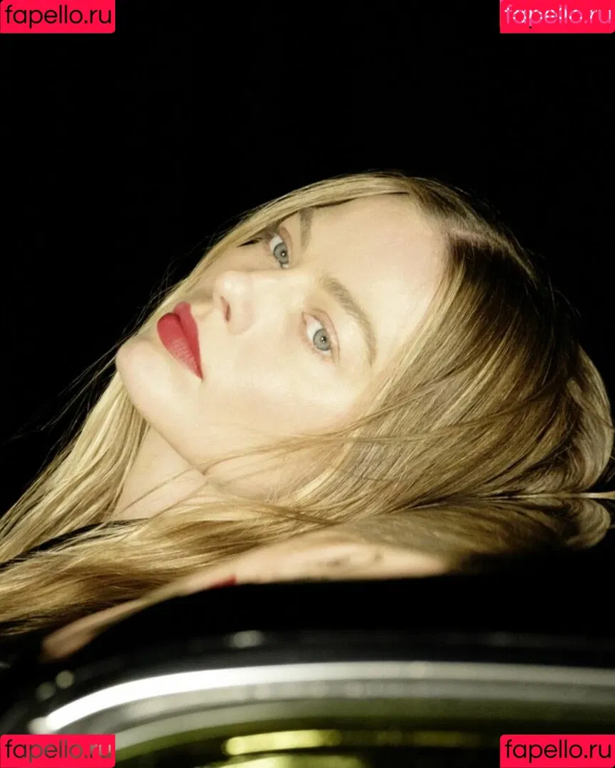 Margot Robbie / margotrobbieofficial Onlyfans Photo Gallery 