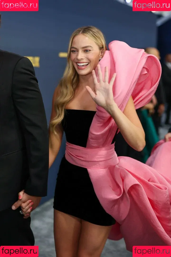 Margot Robbie / margotrobbieofficial Onlyfans Photo Gallery 