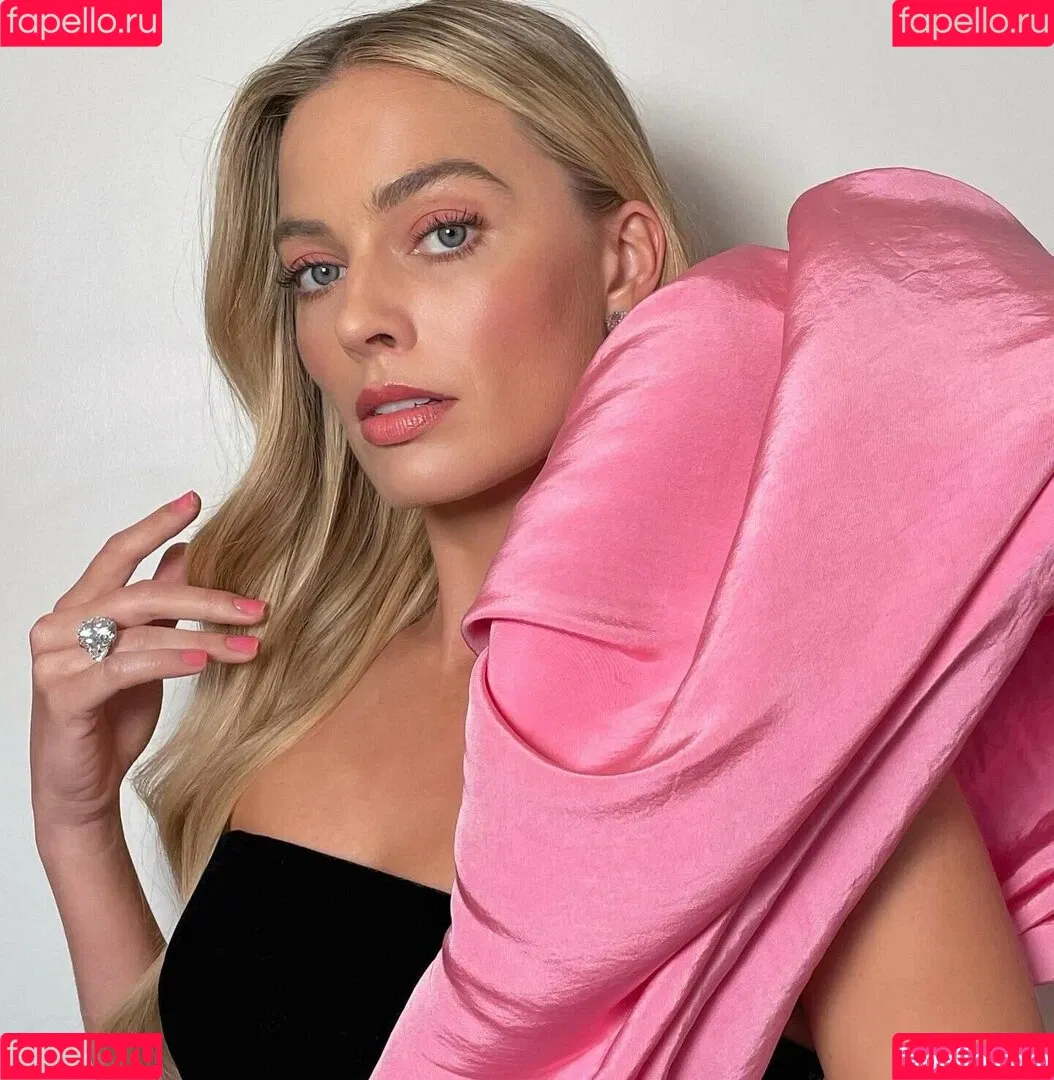Margot Robbie / margotrobbieofficial Onlyfans Photo Gallery 