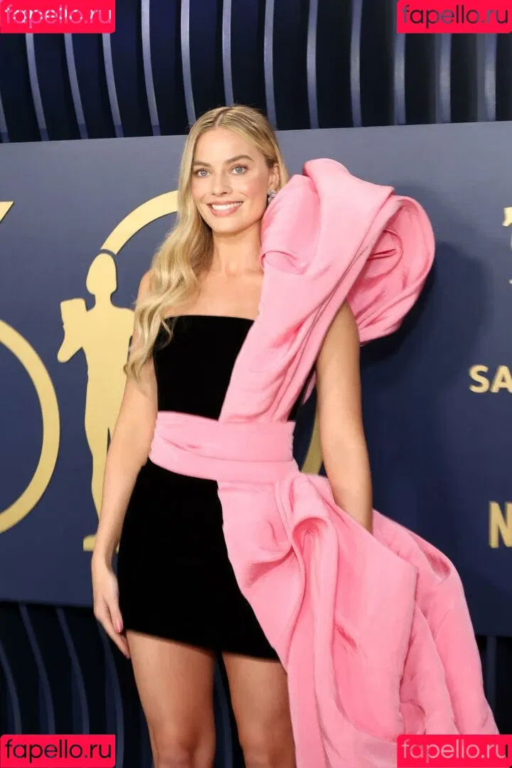 Margot Robbie / margotrobbieofficial Onlyfans Photo Gallery 