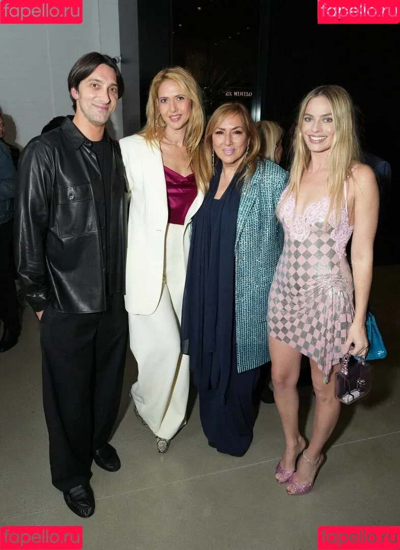 Margot Robbie / margotrobbieofficial Onlyfans Photo Gallery 