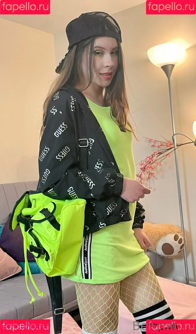 ahegaofangz / bellafangz Onlyfans Photo Gallery 