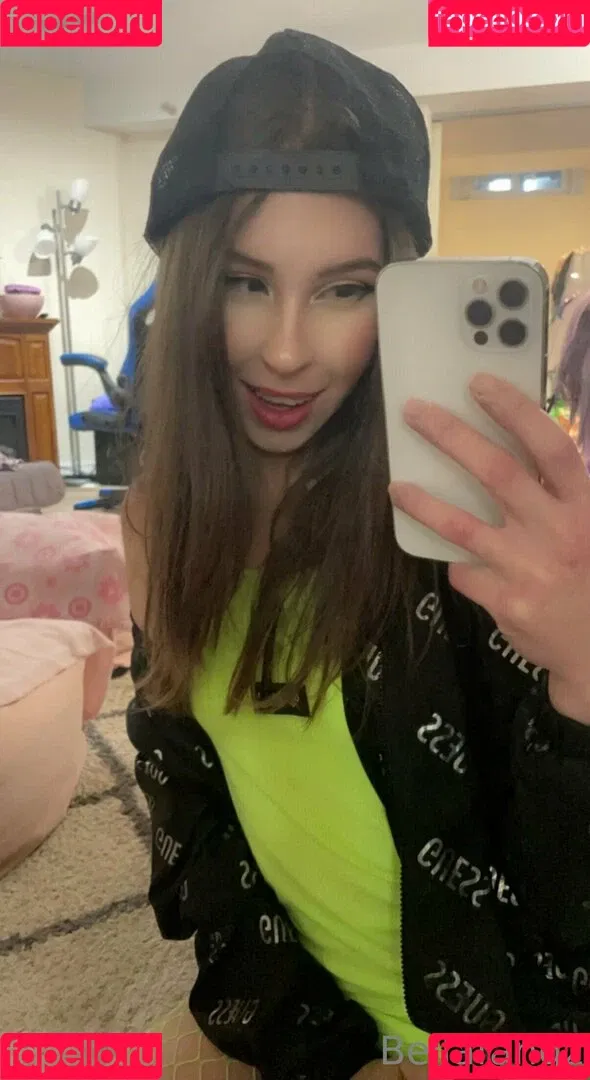 ahegaofangz / bellafangz Onlyfans Photo Gallery 