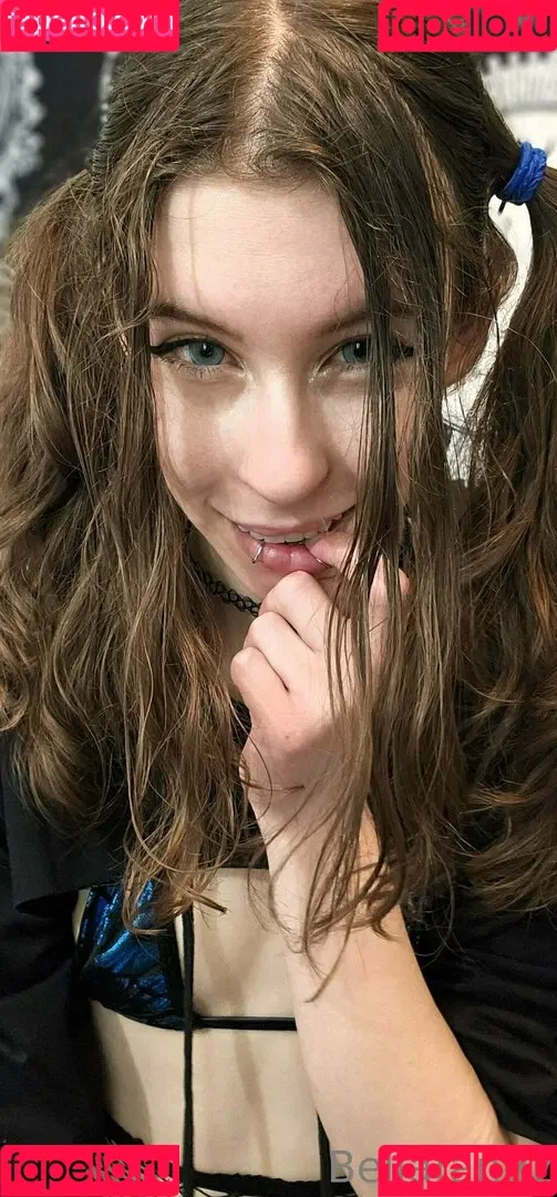 ahegaofangz / bellafangz Onlyfans Photo Gallery 