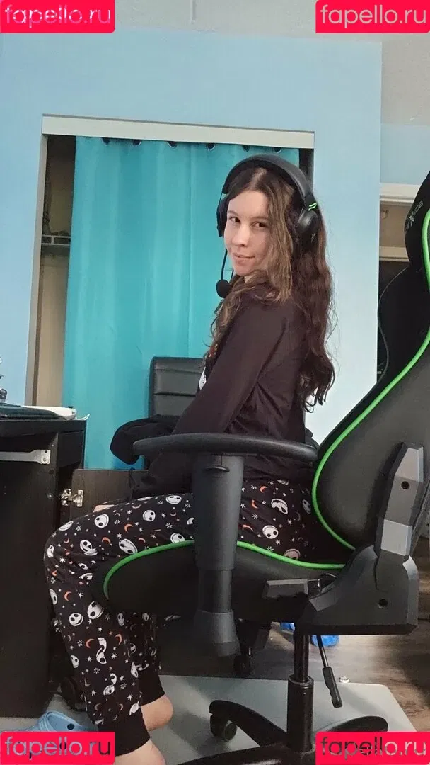 ahegaofangz / bellafangz Onlyfans Photo Gallery 