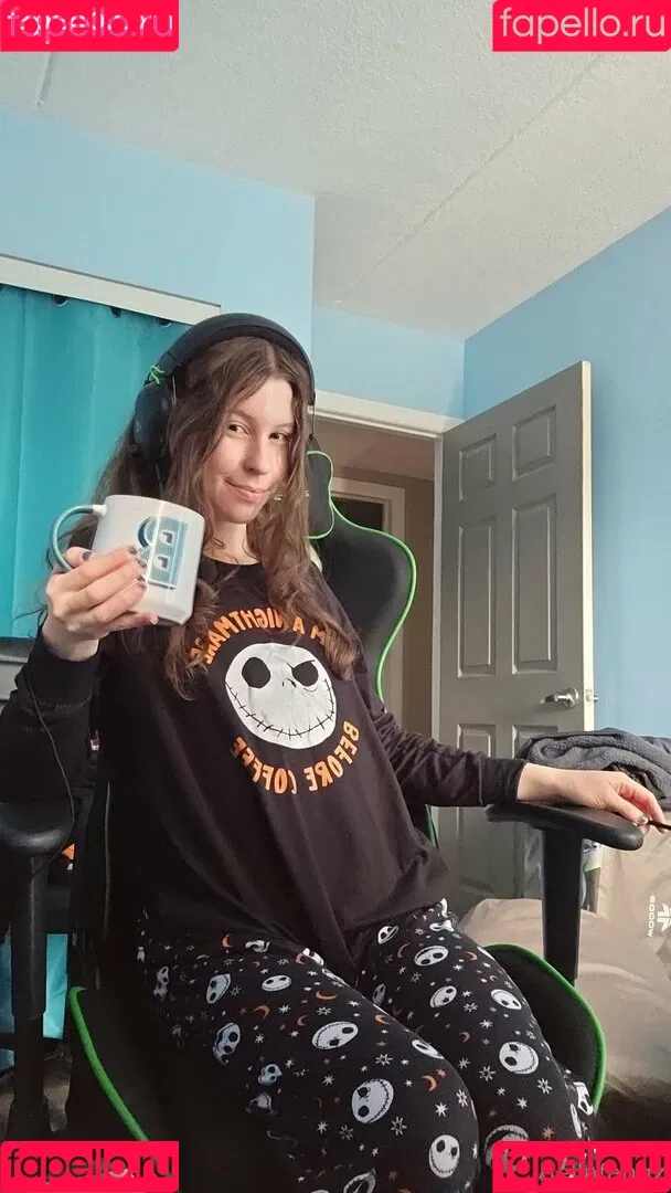 ahegaofangz / bellafangz Onlyfans Photo Gallery 