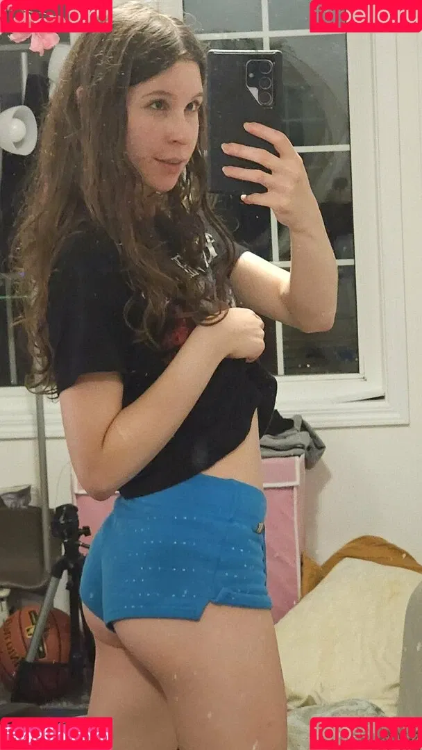 ahegaofangz / bellafangz Onlyfans Photo Gallery 