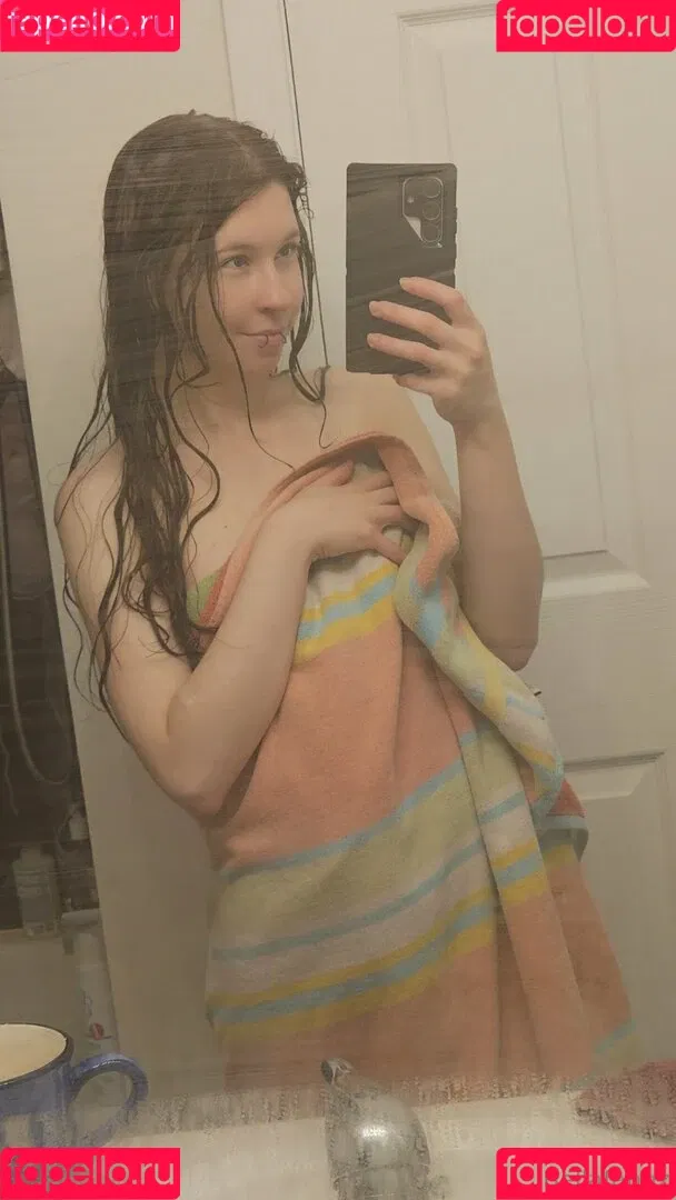 ahegaofangz / bellafangz Onlyfans Photo Gallery 