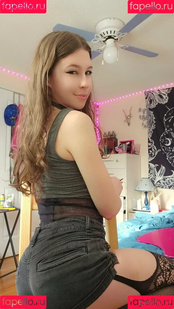 ahegaofangz / bellafangz Onlyfans Photo Gallery 