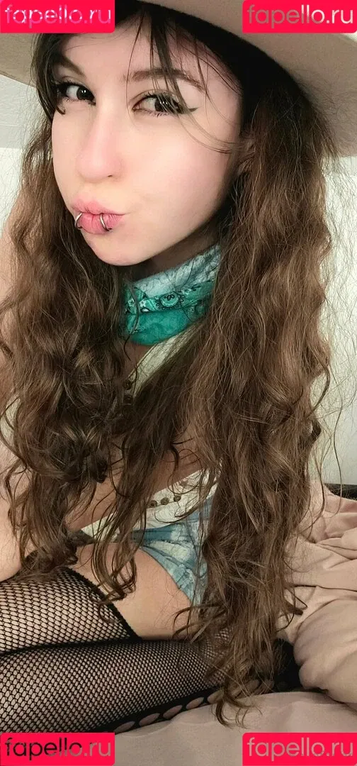 ahegaofangz / bellafangz Onlyfans Photo Gallery 