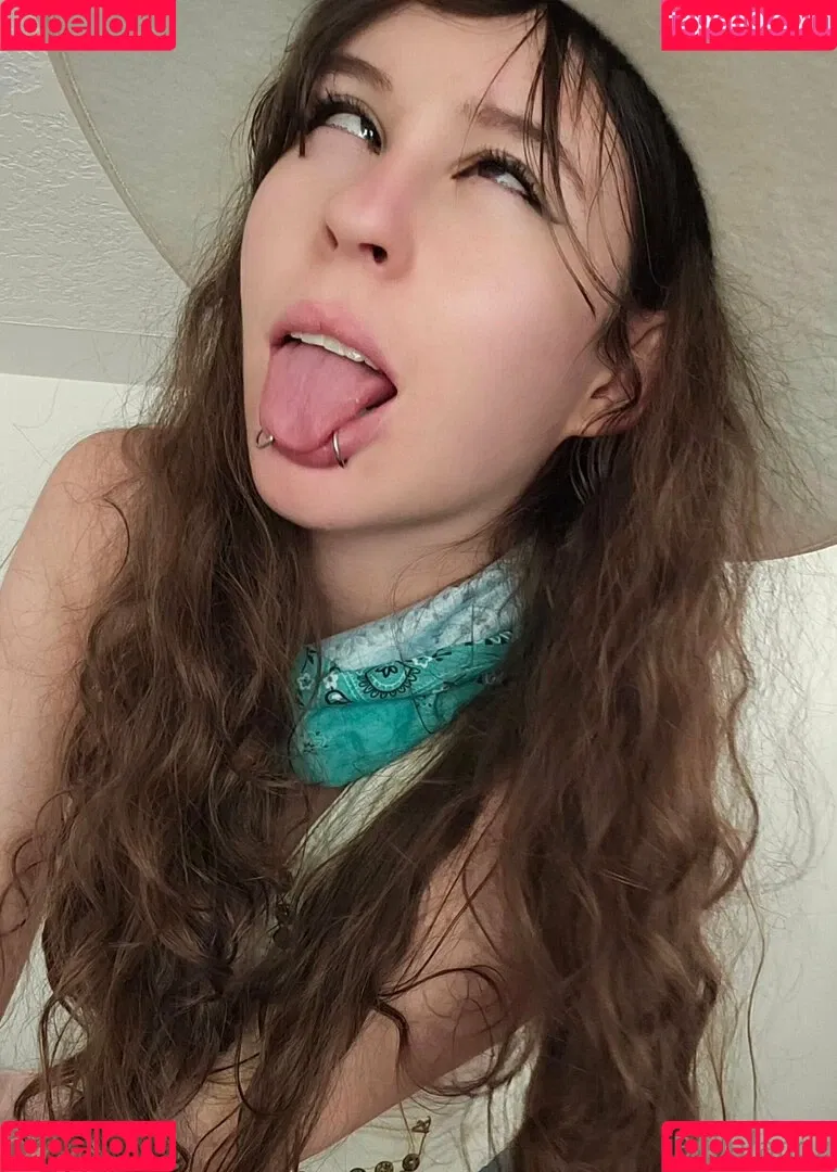 ahegaofangz / bellafangz Onlyfans Photo Gallery 