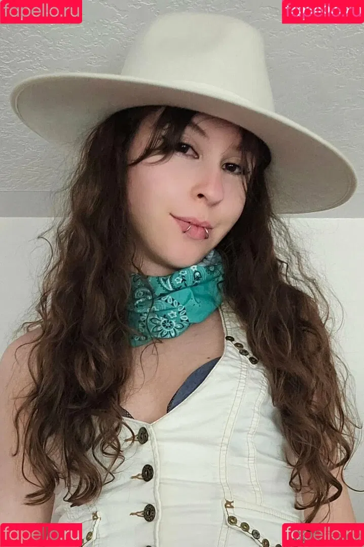 ahegaofangz / bellafangz Onlyfans Photo Gallery 