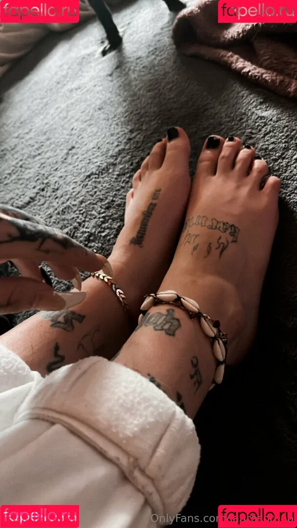 Laurasorooo / laurachesnok Onlyfans Photo Gallery 