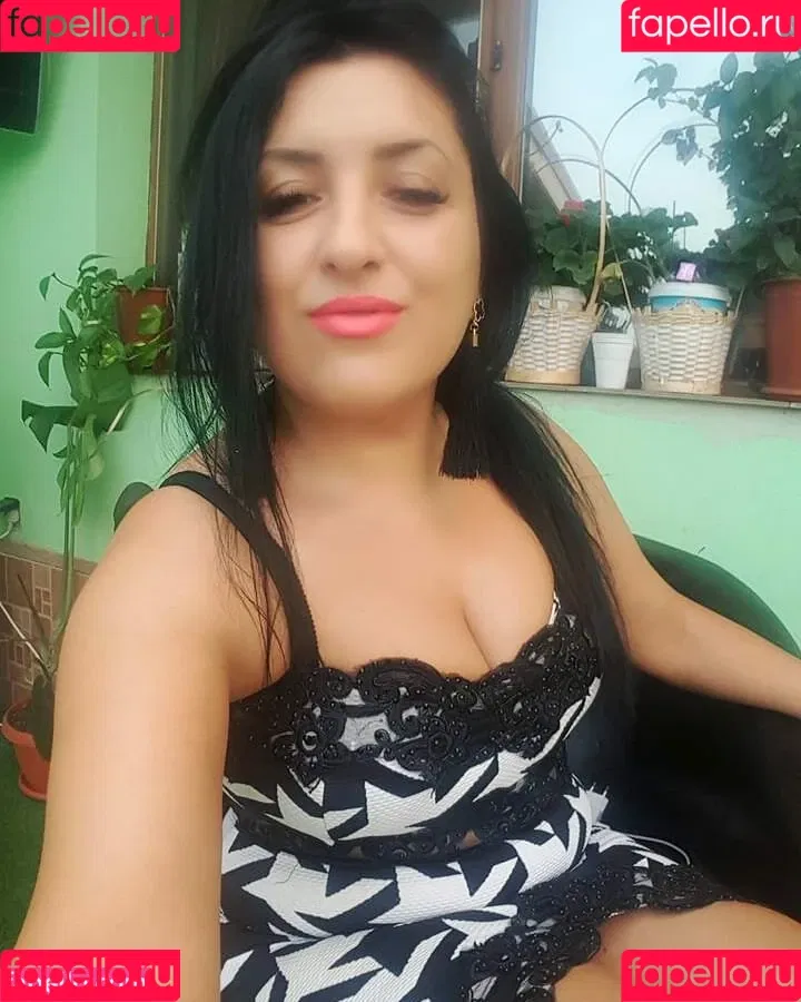 Ryma / boabflowerfree / ryma.ayed / rymaayed Onlyfans Photo Gallery 