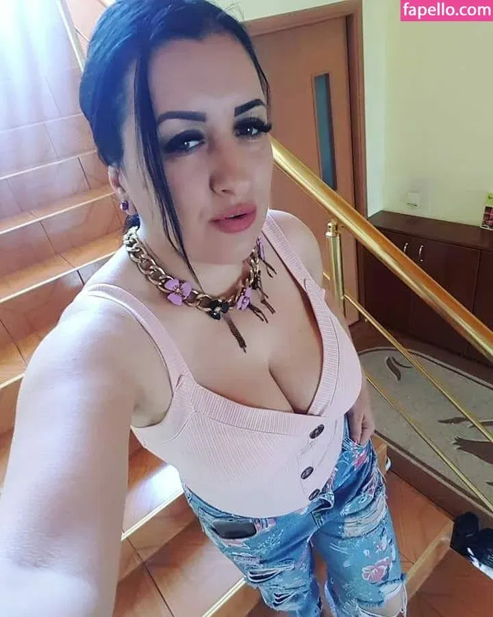 Ryma / boabflowerfree / ryma.ayed / rymaayed Onlyfans Photo Gallery 